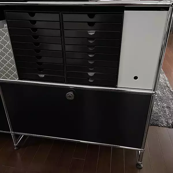 「モジュールを組み合わせて使う！シンプルな機能美を感じるUSMの家具」の画像