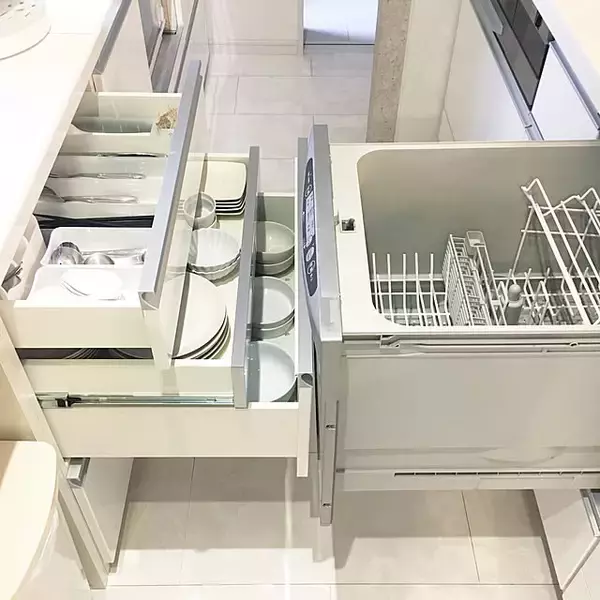 「整理整頓で出し入れ快適！真似したい食器収納アイデア10選」の画像