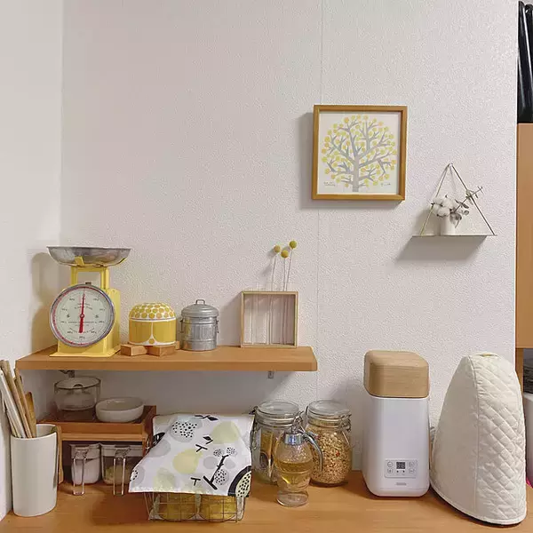 「フレッシュなカラーで気分すっきり！レモンイエローを取り入れたお部屋」の画像