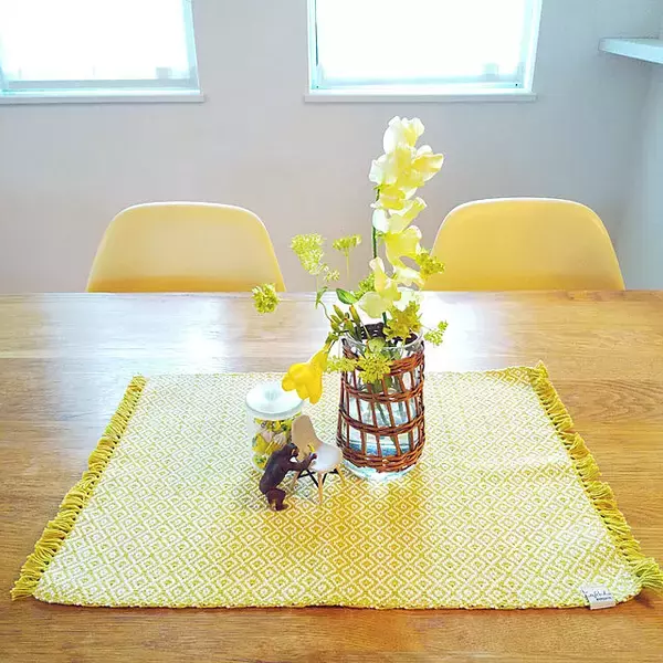 「フレッシュなカラーで気分すっきり！レモンイエローを取り入れたお部屋」の画像