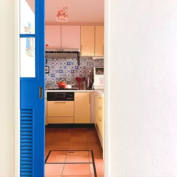 「フレッシュなカラーで気分すっきり！レモンイエローを取り入れたお部屋」の画像