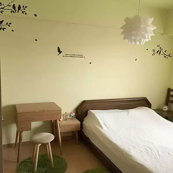 「フレッシュなカラーで気分すっきり！レモンイエローを取り入れたお部屋」の画像