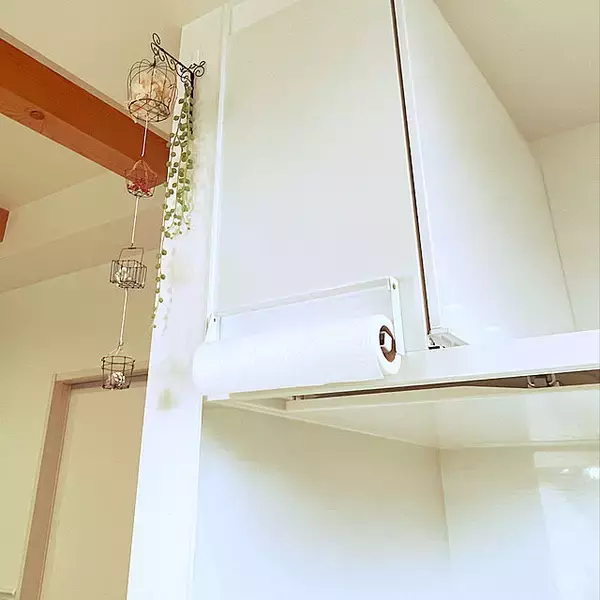 「スムーズに使える！tower片手でカットマグネットキッチンペーパーホルダー」の画像