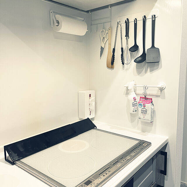 スムーズに使える！tower片手でカットマグネットキッチンペーパーホルダー