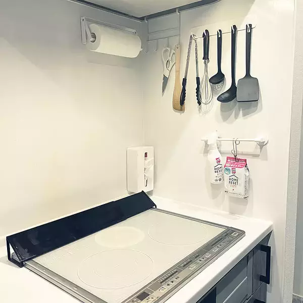 「スムーズに使える！tower片手でカットマグネットキッチンペーパーホルダー」の画像