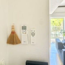 探す時間にさようなら！すぐ手に取れるリモコン収納アイデア集
