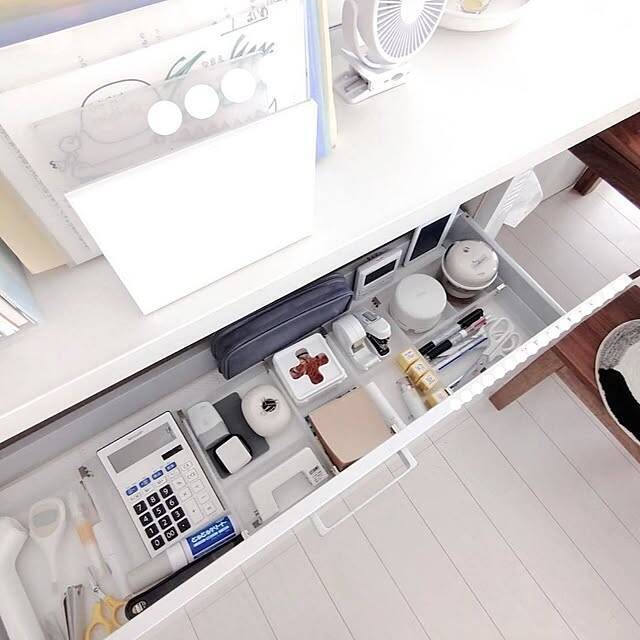 無印良品のポリプロピレンデスク内整理トレーで収納を整える！ユーザーさんの活用場所をご紹介