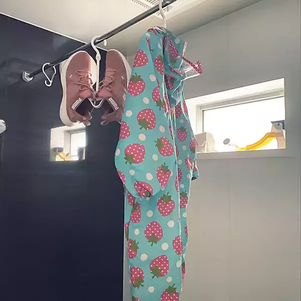 「これで雨の日対策もバッチリ♪濡れたレイングッズの一時置き場アイデア」の画像