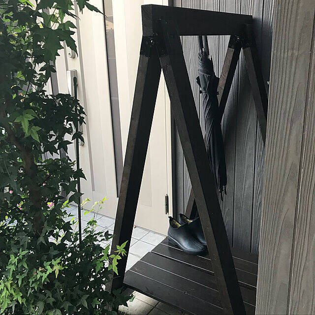 これで雨の日対策もバッチリ♪濡れたレイングッズの一時置き場アイデア