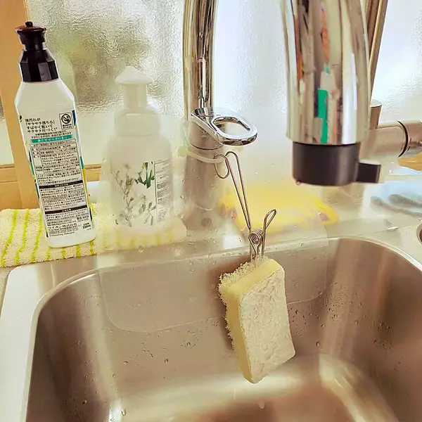 「お掃除がグッと楽になる！キッチンのシンクや洗面台の水はね対策」の画像