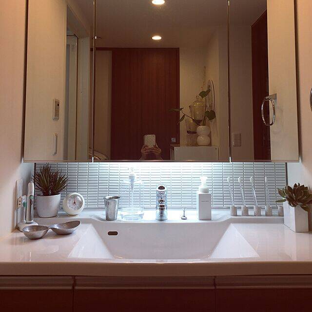 お掃除がグッと楽になる！キッチンのシンクや洗面台の水はね対策