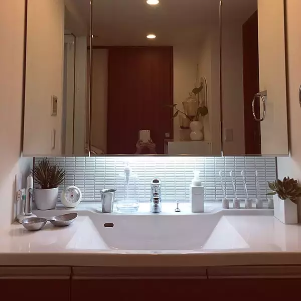 「お掃除がグッと楽になる！キッチンのシンクや洗面台の水はね対策」の画像