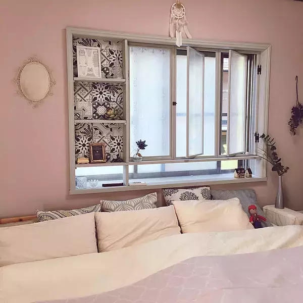 「1日の終わりを心地よく。ゆったり過ごせるベッドルームのDIYアイデア」の画像