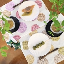 暮らしや食卓になじむデザインが豊富♪シンプルから柄物まで、セリアのおすすめランチョンマット6選