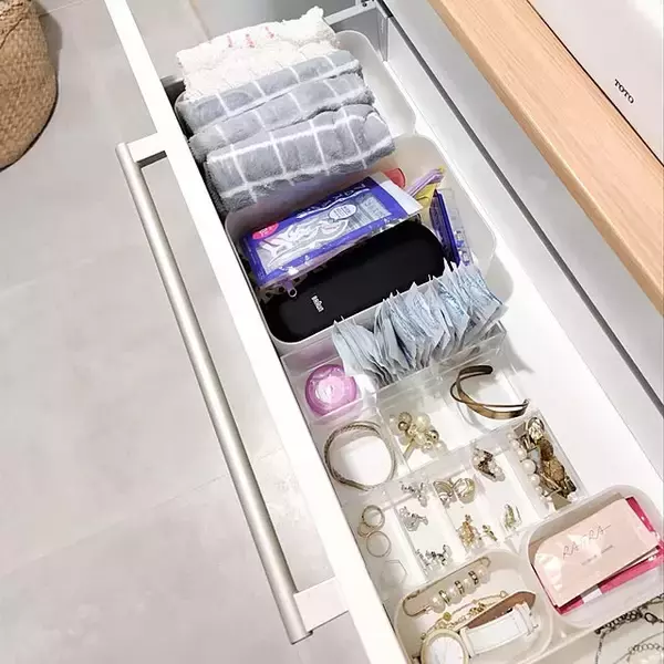 「扉タイプ・引き出しタイプもスッキリ整理整頓！参考にしたい洗面台下収納」の画像