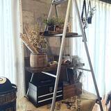 「インダストリアルな魅力がインテリアにマッチ☆脚立を使ったDIY棚」の画像9