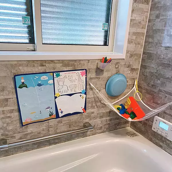 「スッキリ片付く！浮かせる収納はダイソー商品にお任せ」の画像