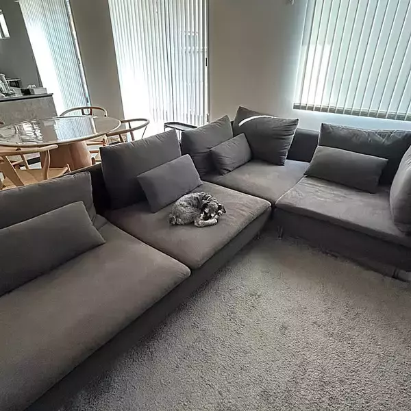 「くつろぎ時間を快適に♪IKEAのソファでつくるリラックス空間をご紹介」の画像