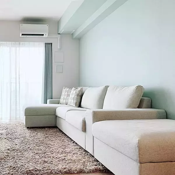 「くつろぎ時間を快適に♪IKEAのソファでつくるリラックス空間をご紹介」の画像