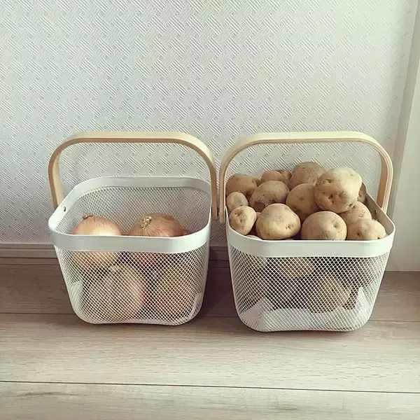 「生活感を抑えて収納♪IKEAのかごで整うすっきりした暮らしアイデア」の画像