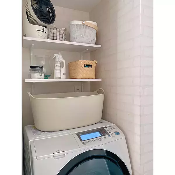 「生活感を抑えて収納♪IKEAのかごで整うすっきりした暮らしアイデア」の画像