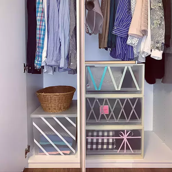 「ごちゃつきを防いでインテリア性もアップ！衣装ケースの目隠しアイデア」の画像