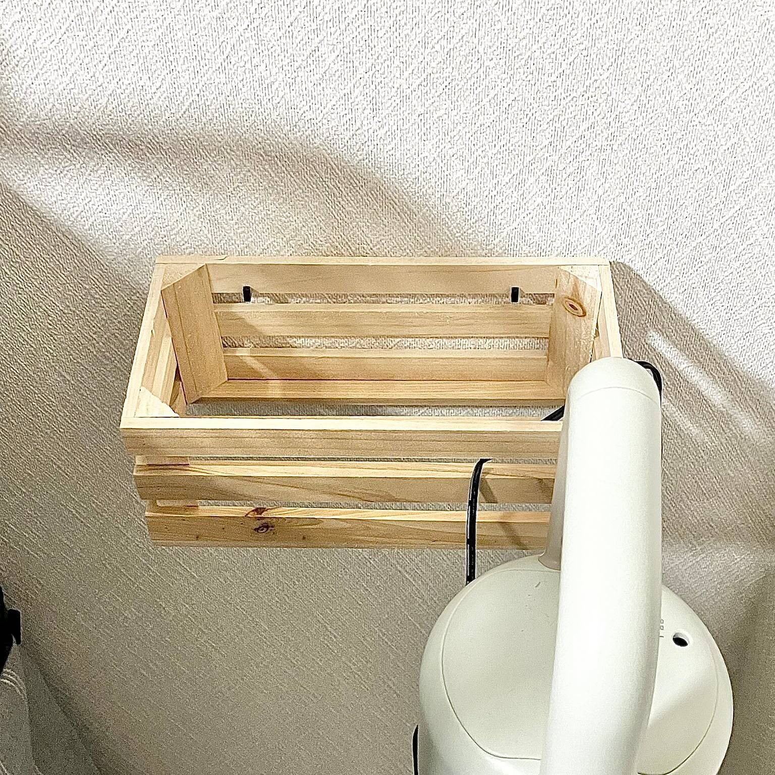 「好きな場所にさっと設置♪木箱でつくる壁掛け棚」 by kagomamaさん
