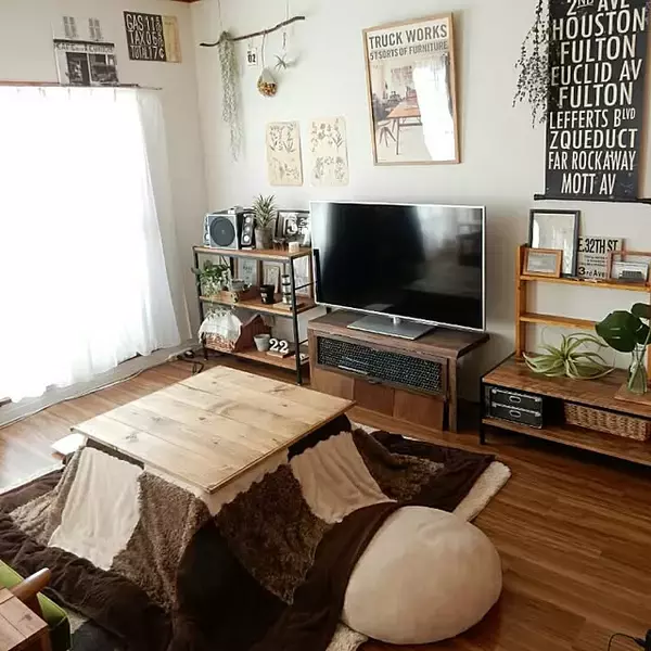 「人もペットもくつろげる♡ニトリのモチモチクッションでみんなリラックス」の画像