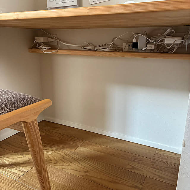 上手に隠してお部屋もすっきり♪暮らしが整うケーブル収納のアイデア10選