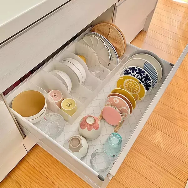 「もう散らからない！セリアの収納グッズを使った引き出し整理術」の画像