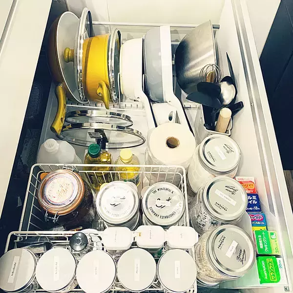 「機能的でインテリア性も抜群！オシャレに魅せるニトリのワイヤーバスケット」の画像