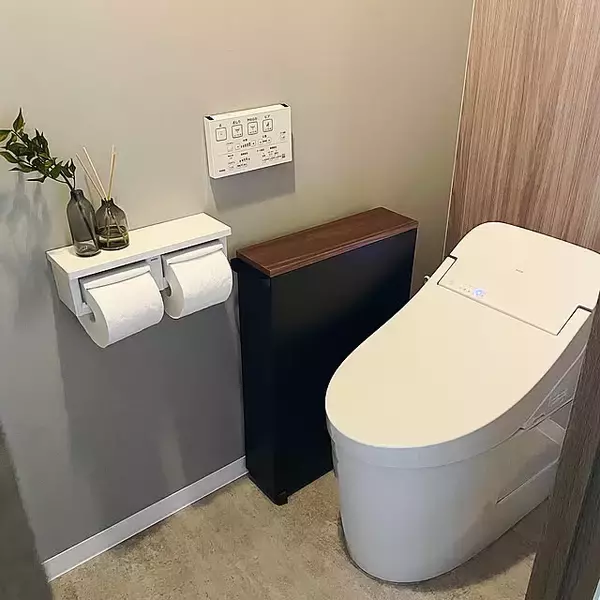 スリムラックと壁収納で生活感をかくして清潔見え！トイレがすっきり整う収納ラック6選