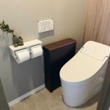 スリムラックと壁収納で生活感をかくして清潔見え！トイレがすっきり整う収納ラック6選