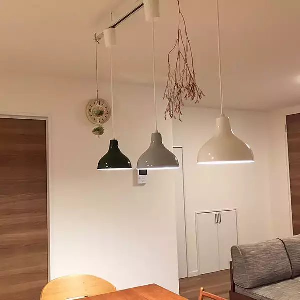 ナチュラルな明かりで空間を照らす。無印良品の照明でつくる心地よい暮らしの時間