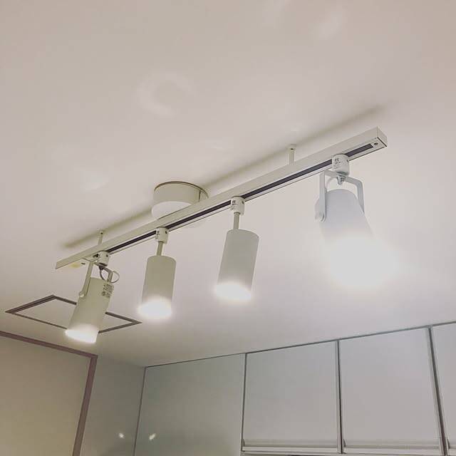 ナチュラルな明かりで空間を照らす。無印良品の照明でつくる心地よい暮らしの時間