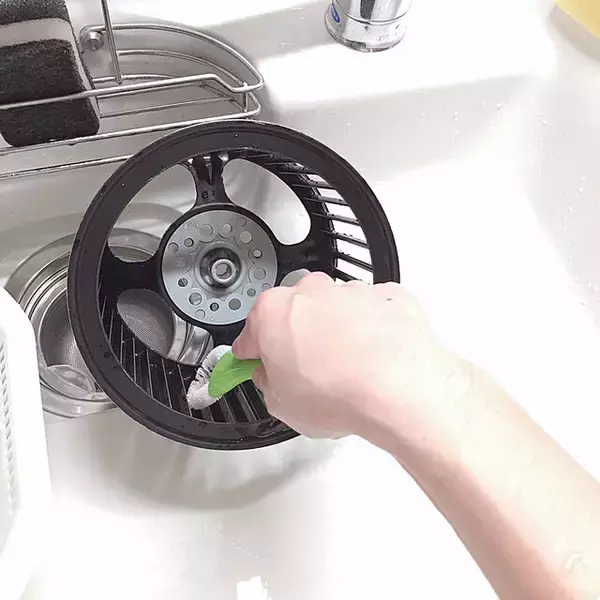 「もうキッチン掃除で悩まない！みんなが実践している油汚れの対策」の画像