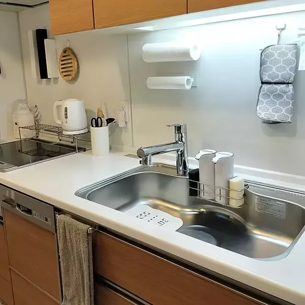 「洗い物や調理がスムーズに♪シンク周りをすっきり整えて使いやすくする工夫10選」の画像