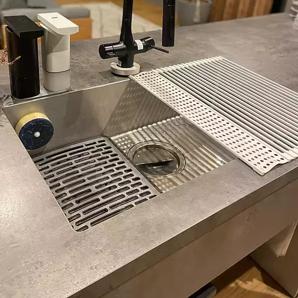 「洗い物や調理がスムーズに♪シンク周りをすっきり整えて使いやすくする工夫10選」の画像