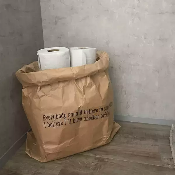 清潔さと見た目の美しさを両立させる。ストック用トイレットペーパーの収納方法