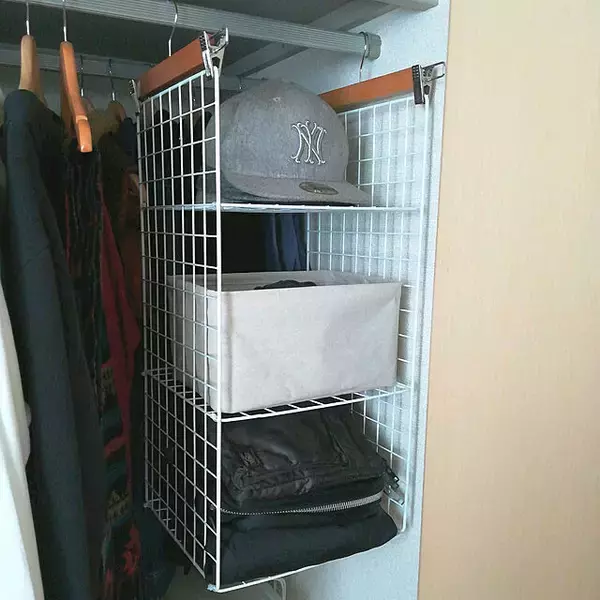 「可能性は無限大！ワイヤーDIYで作る、収納場所やアートの実例10選」の画像