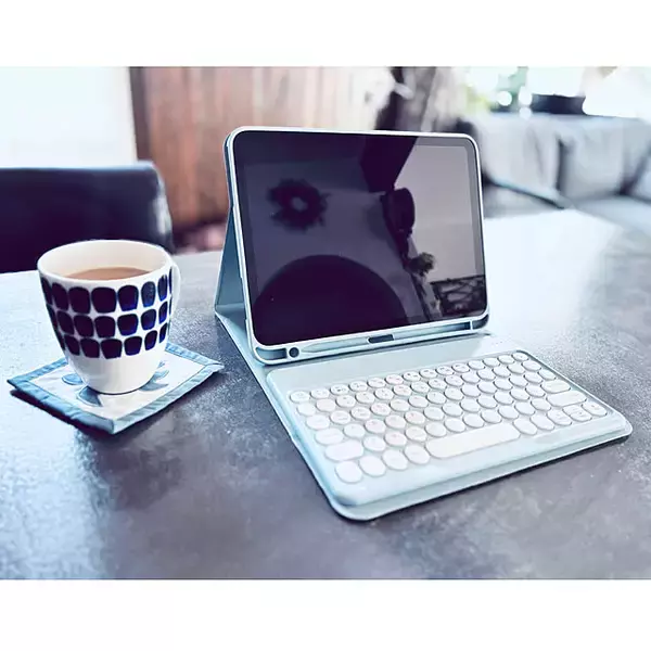 「華やかな食器で日々に色どりをプラス。上質な暮らしにもスッと馴染むアラビア食器の魅力」の画像