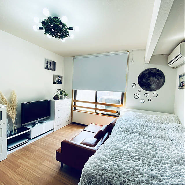 すっきり片付いた空間で快適に就寝できる。寝室で使えるニトリの収納アイテム