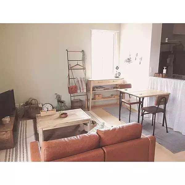 「ディスプレイ棚にもなる♪リビングに置きたいコンソールテーブル」の画像