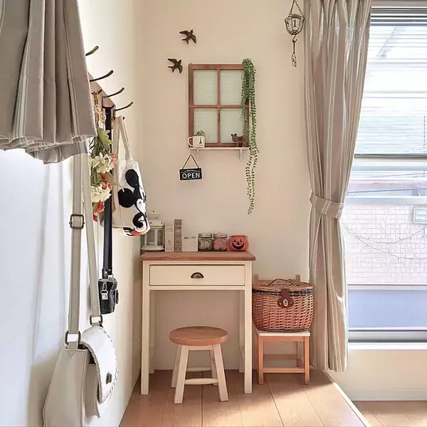 「ディスプレイ棚にもなる♪リビングに置きたいコンソールテーブル」の画像