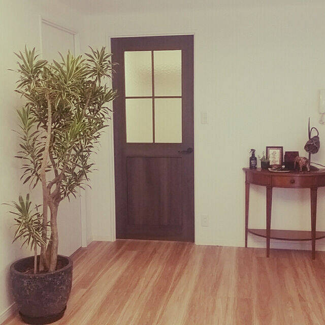 ディスプレイ棚にもなる♪リビングに置きたいコンソールテーブル