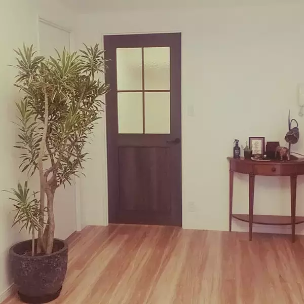 「ディスプレイ棚にもなる♪リビングに置きたいコンソールテーブル」の画像