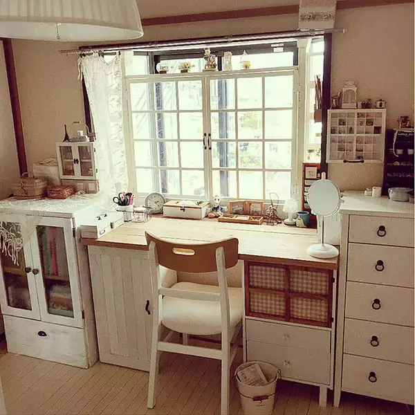 「DIY初心者さんにもおすすめ！カラーボックスで作れるお手軽デスク」の画像