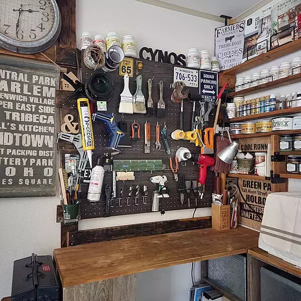 「DIY初心者さんにもおすすめ！カラーボックスで作れるお手軽デスク」の画像