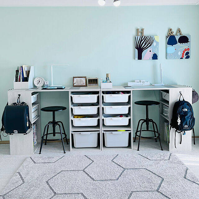 DIY初心者さんにもおすすめ！カラーボックスで作れるお手軽デスク