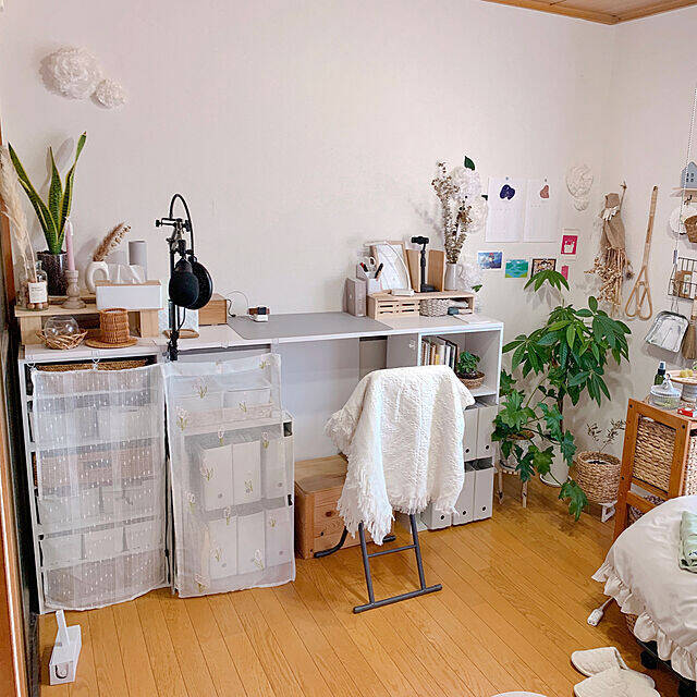 DIY初心者さんにもおすすめ！カラーボックスで作れるお手軽デスク